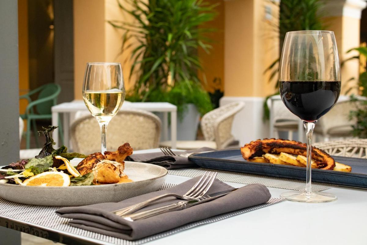 Palacio Provincial San Juan, Adults Only, Curio Collection By Hilton Luaran gambar