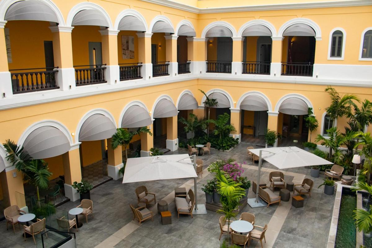 Palacio Provincial San Juan, Adults Only, Curio Collection By Hilton Luaran gambar