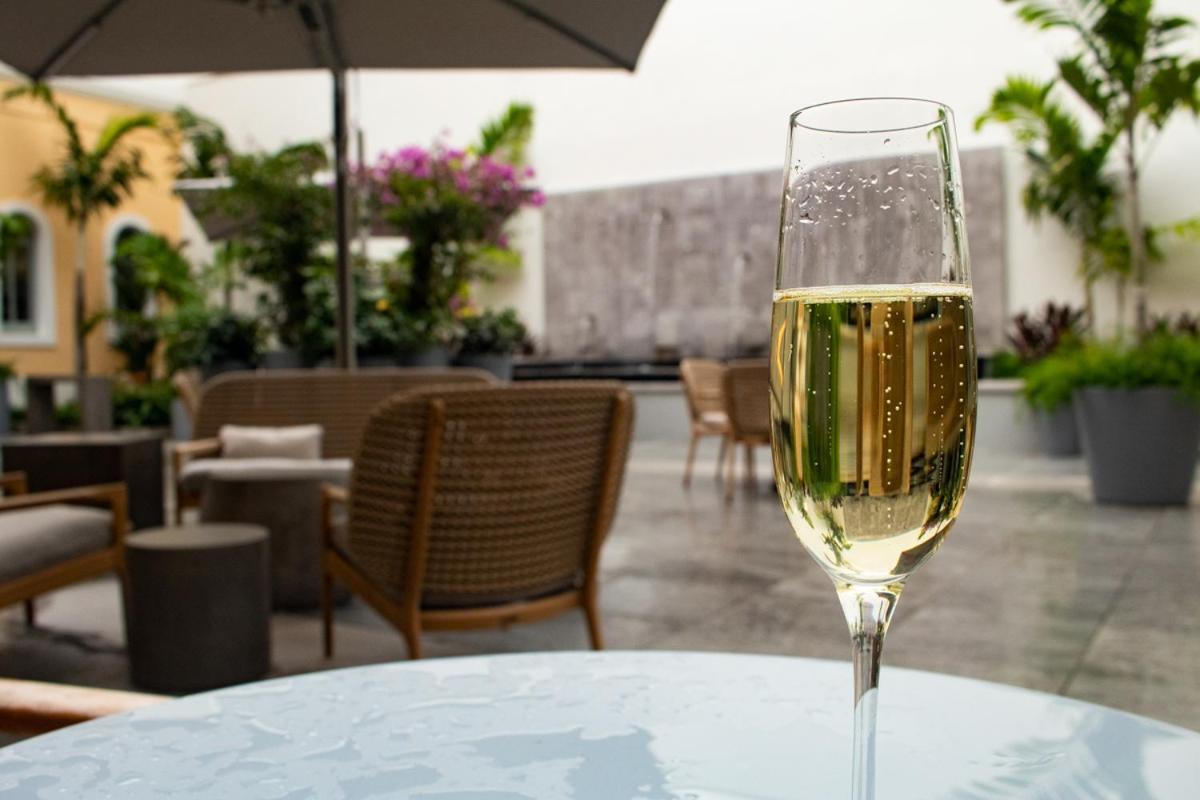 Palacio Provincial San Juan, Adults Only, Curio Collection By Hilton Luaran gambar