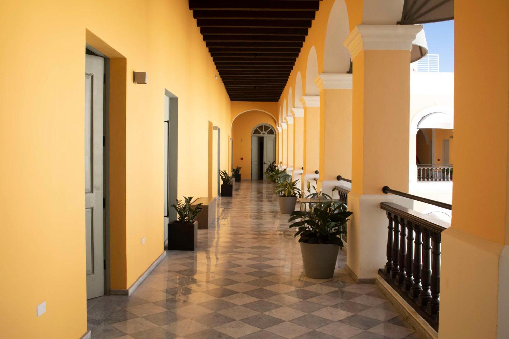 Palacio Provincial San Juan, Adults Only, Curio Collection By Hilton Luaran gambar