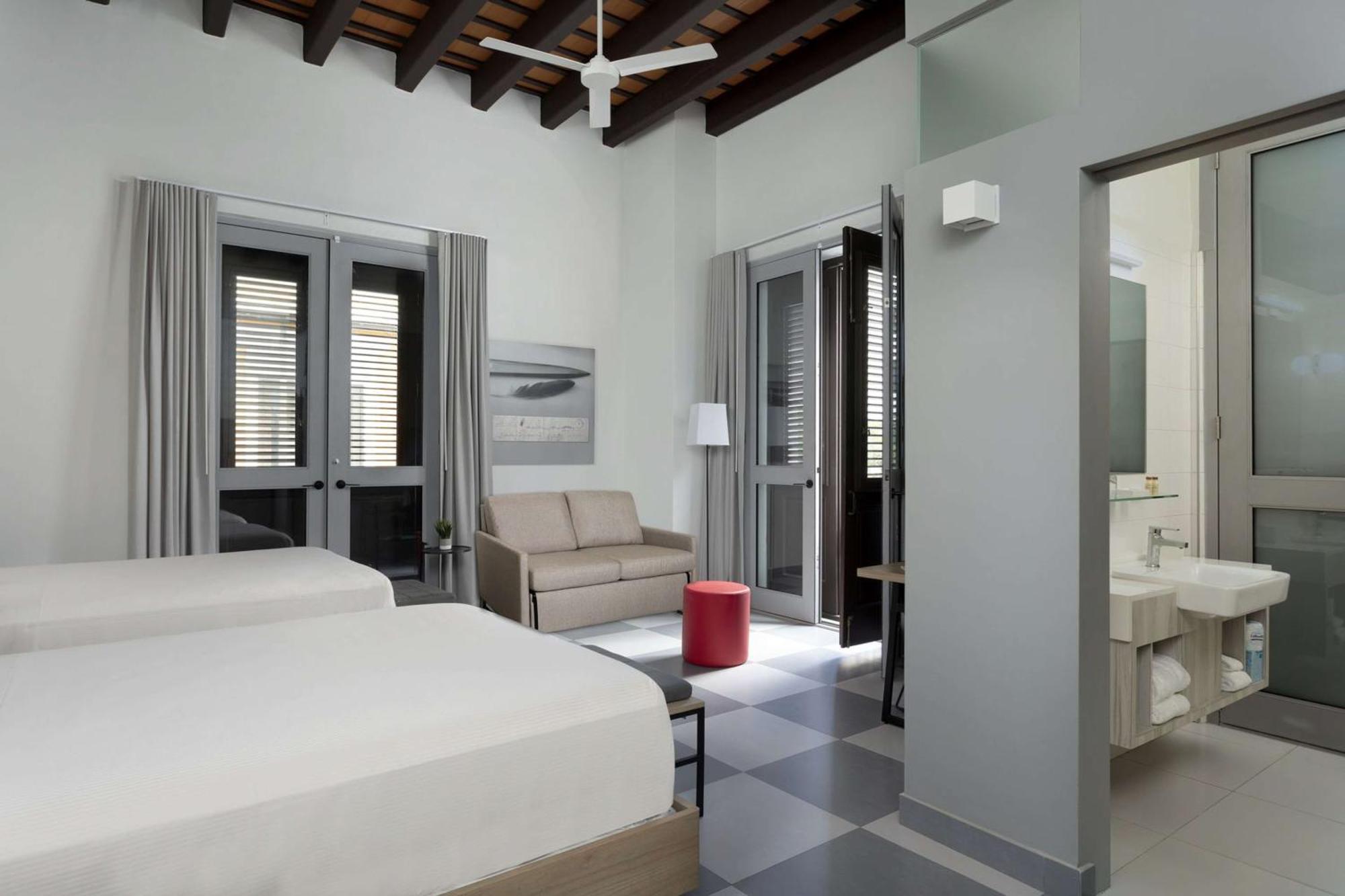 Palacio Provincial San Juan, Adults Only, Curio Collection By Hilton Luaran gambar