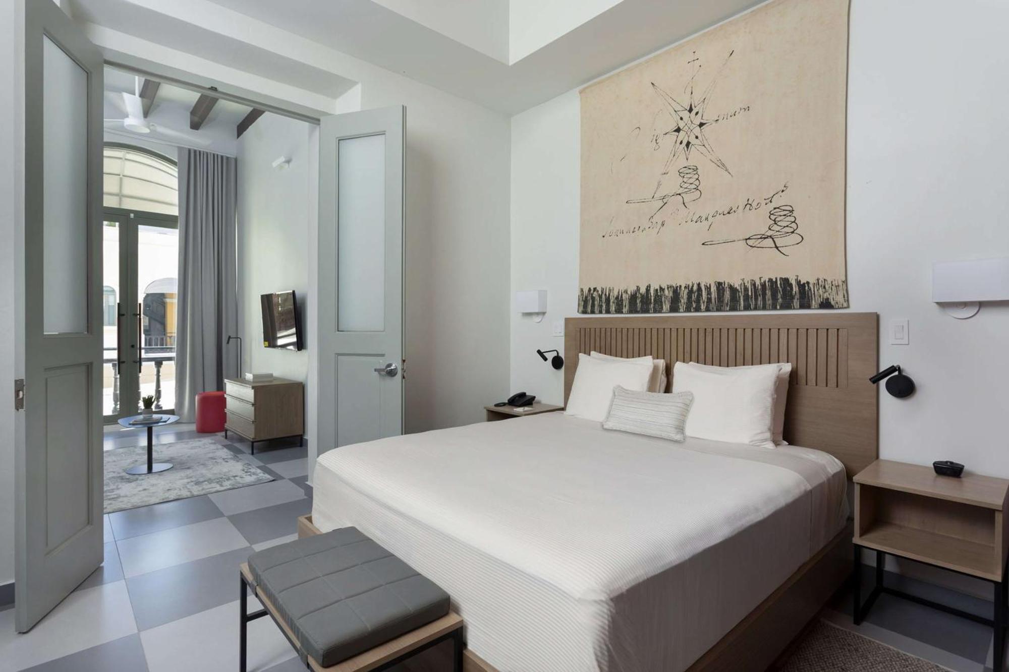 Palacio Provincial San Juan, Adults Only, Curio Collection By Hilton Luaran gambar