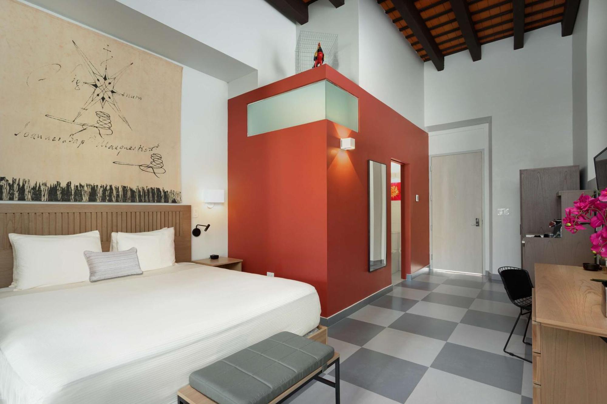 Palacio Provincial San Juan, Adults Only, Curio Collection By Hilton Luaran gambar