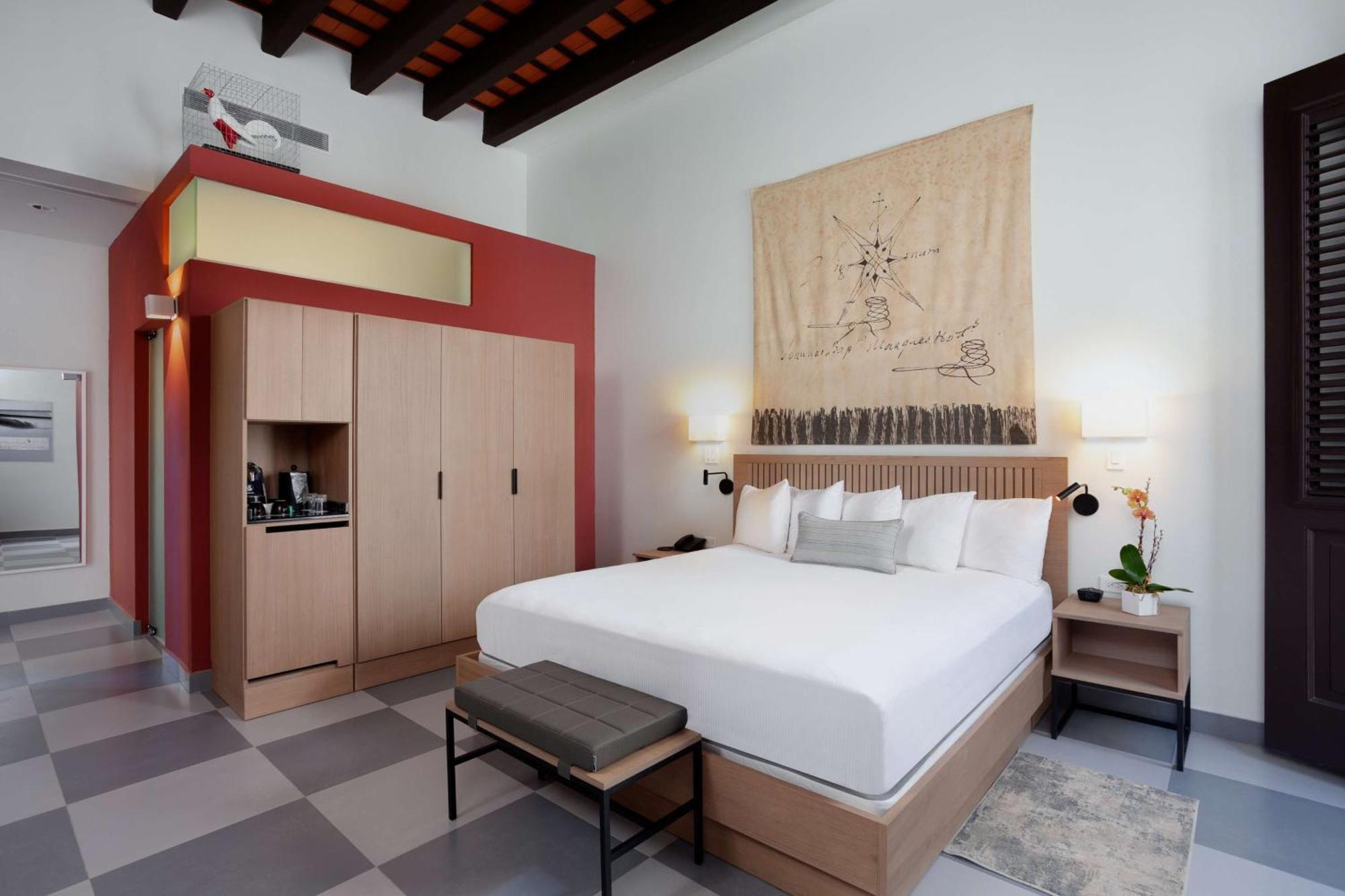 Palacio Provincial San Juan, Adults Only, Curio Collection By Hilton Luaran gambar