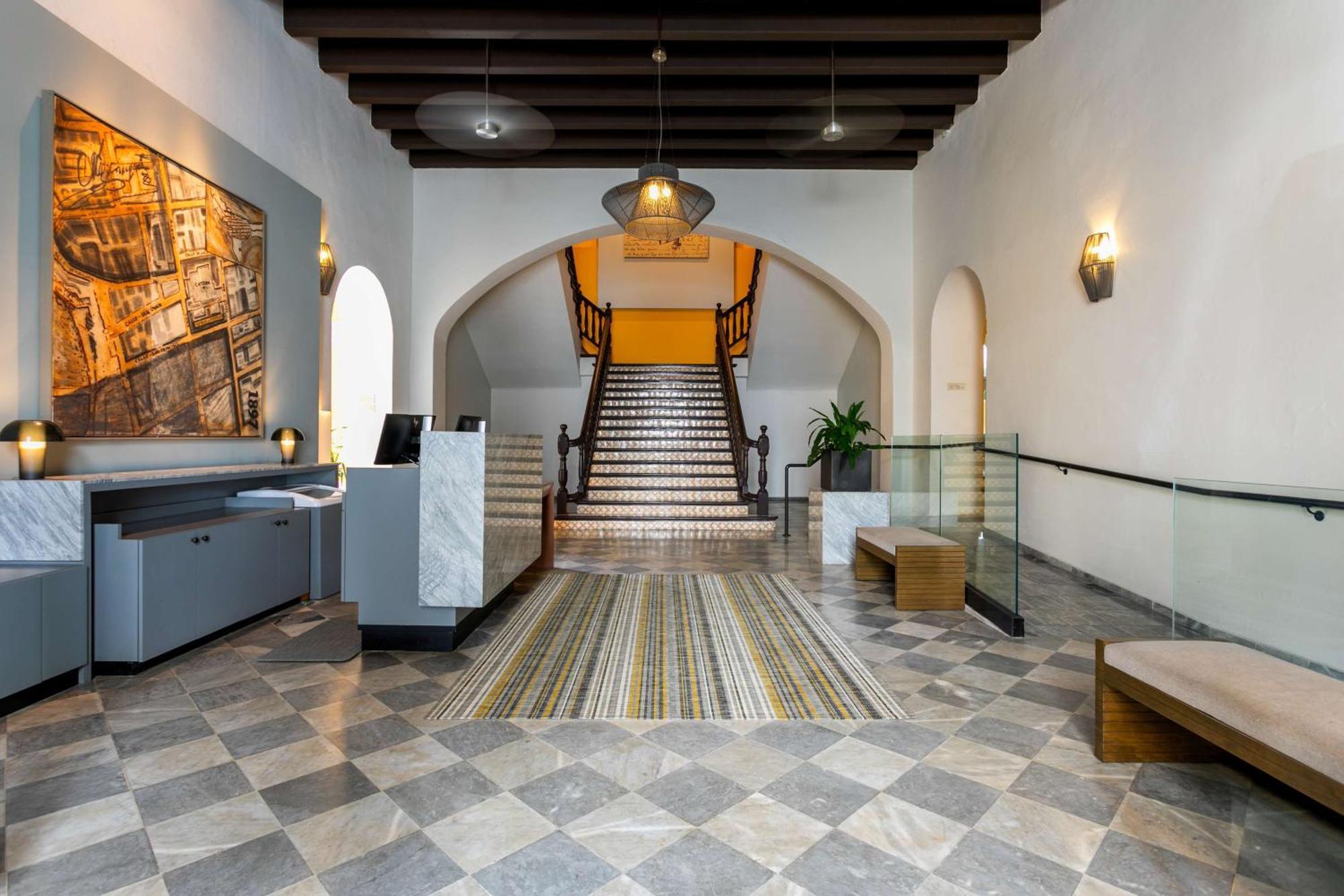 Palacio Provincial San Juan, Adults Only, Curio Collection By Hilton Luaran gambar