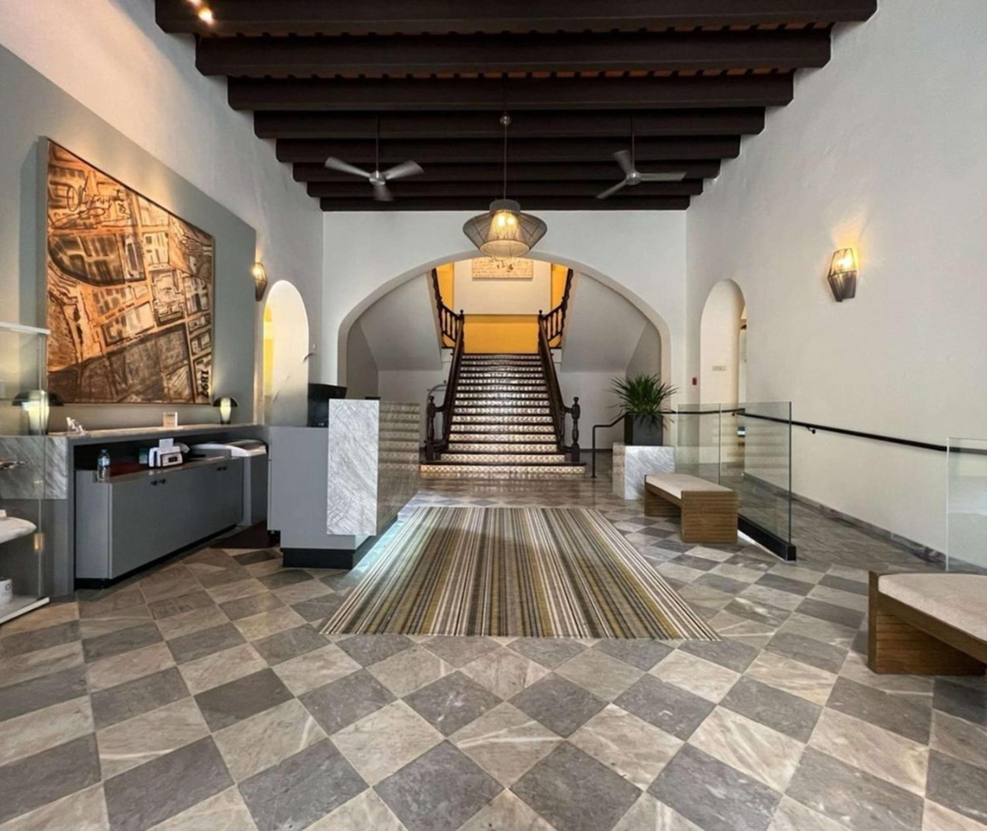 Palacio Provincial San Juan, Adults Only, Curio Collection By Hilton Luaran gambar