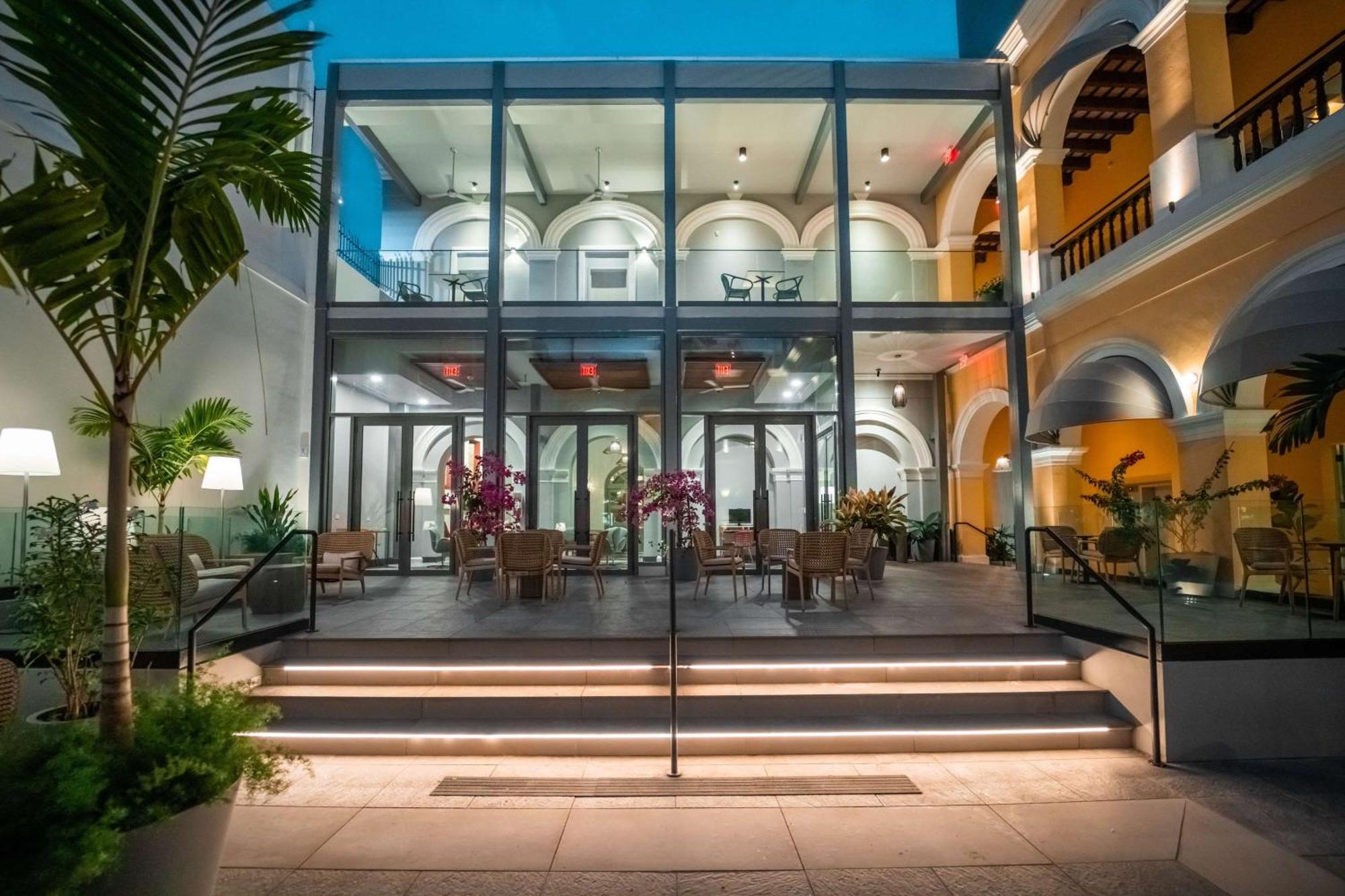 Palacio Provincial San Juan, Adults Only, Curio Collection By Hilton Luaran gambar
