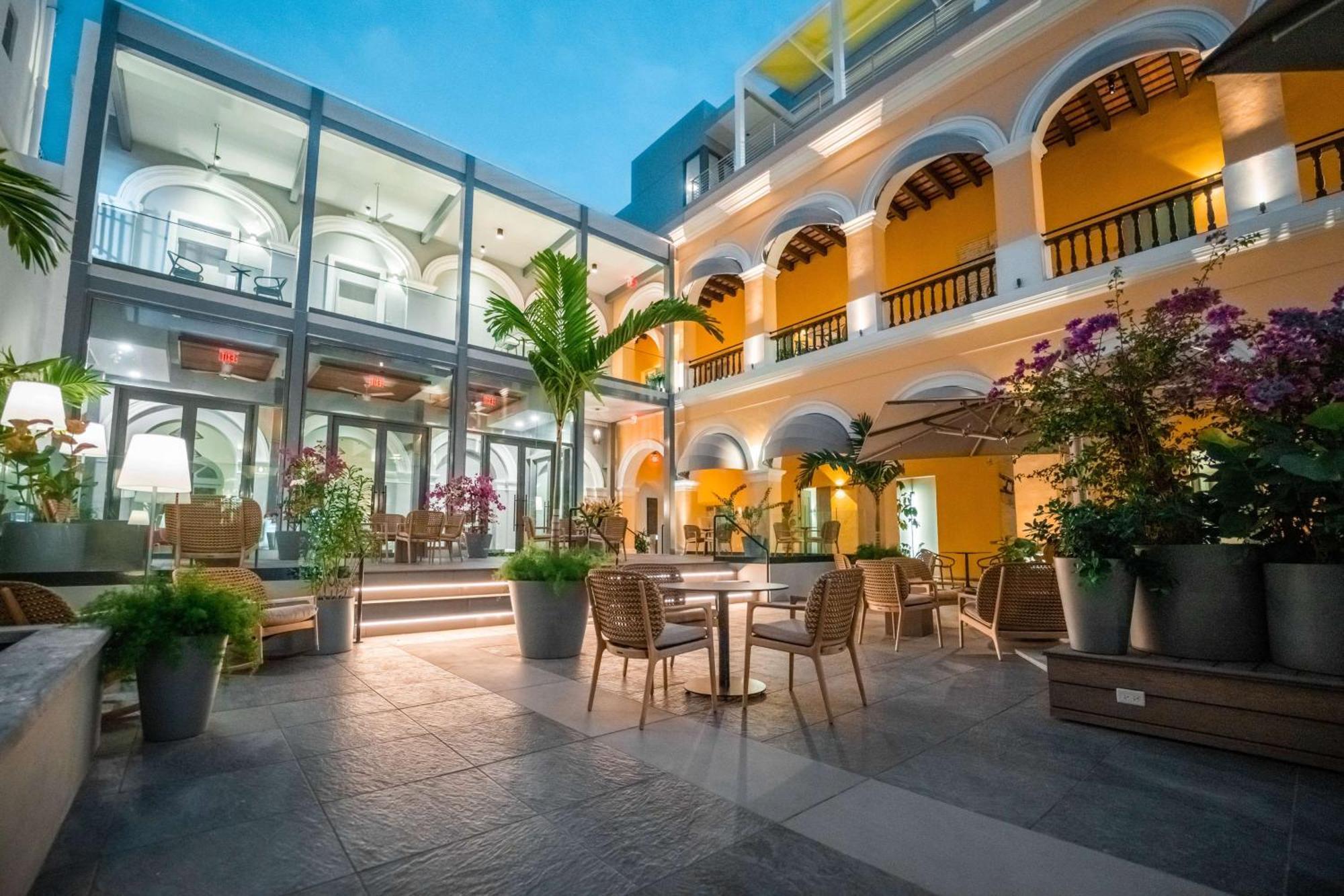 Palacio Provincial San Juan, Adults Only, Curio Collection By Hilton Luaran gambar